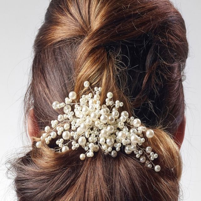 Haarspange mit Perlen besetzt